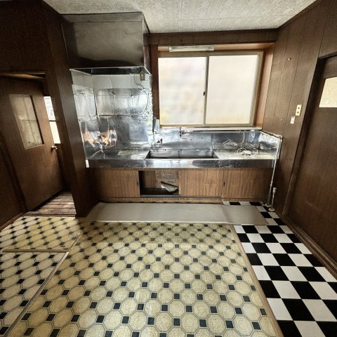 室蘭市本輪西町2丁目6-16戸建のキッチン