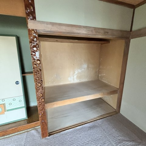 室蘭市本輪西町2丁目6-16戸建の収納