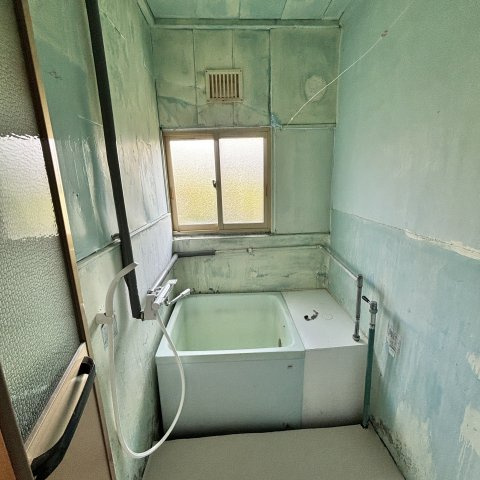 室蘭市本輪西町2丁目6-16戸建の浴室