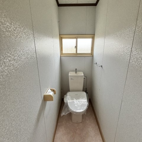 室蘭市本輪西町2丁目6-16戸建のトイレ