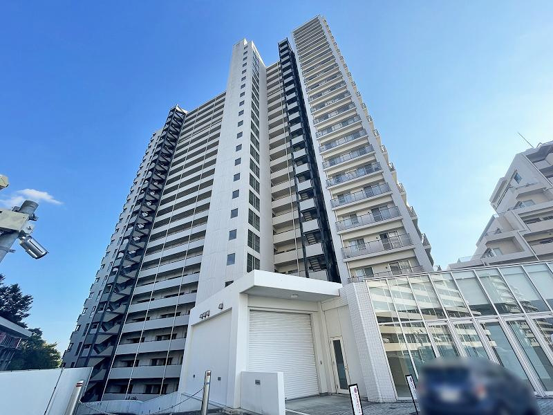 グランオーパスC棟の外観|新しい生活にいかがでしょうか？外観はお住まいの顔になります。こだわりたいポイントですね。水回りリフォームやリノベーションも承ってます。
■現地見学・資金計画相談・住宅ローン相談もお問合せ受付中■