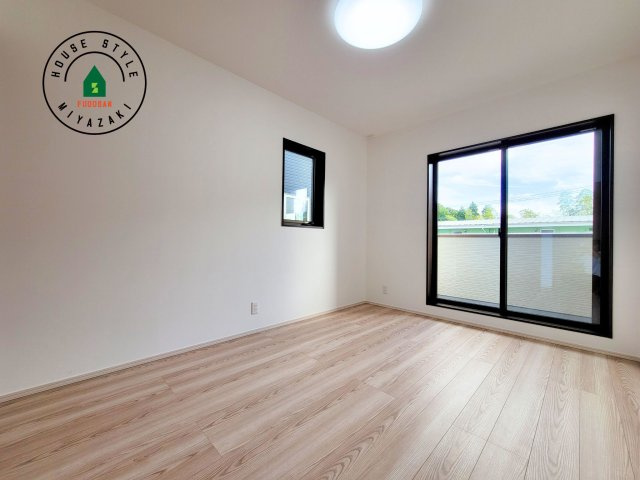 第3清武町今泉モデル（3号棟）の寝室|主寝室には収納力に優れたクローゼットがありますので、お部屋もすっきり片付きます。