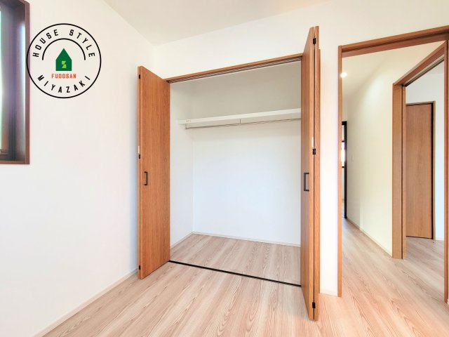第3清武町今泉モデル（3号棟）の収納|洋服や大きな荷物が多い方や人数の多いご家族などは、一般的なクローゼットよりもウォークインクローゼットのほうが使い勝手が良いです。