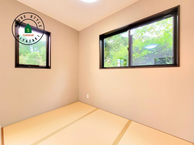 第3清武町今泉モデル（3号棟）の和室|和室を上手に活用すると暮らし方の幅が広がります。例えば普段は開け放して、子供の小さいうちはお昼寝や遊びのスペースに。畳はソフトなので転んでもケガをしにくく安心です