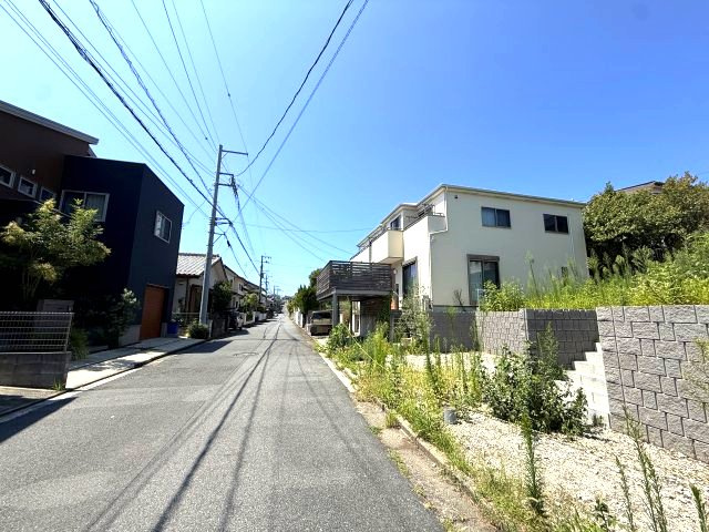 造成工事済み　閑静な住宅街　陽当良好の前面道路含む現地写真|前面道路