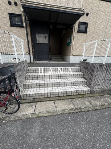 日の出第一秋新ハイツのエントランス