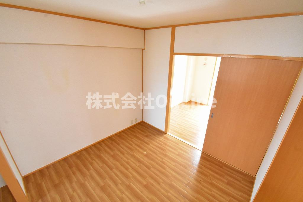 柴本マンションの洋室