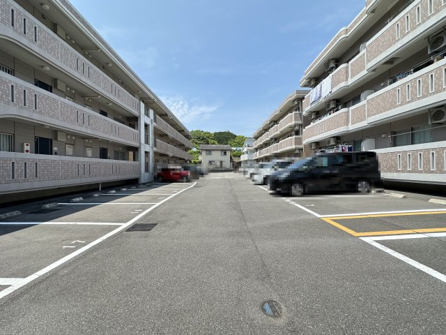 ガーデンハイツ永野Ⅲ A棟の駐車場