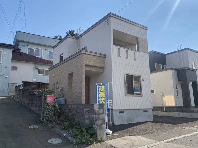 福住1条9丁目の外観|最寄りのバス停まで徒歩3分！来冬オープン予定のロピア福住店まで車で6分！