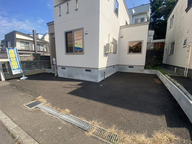 福住1条9丁目の駐車場|駐車2台可能（車種により3台可能）！