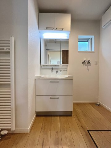 福住1条9丁目の独立洗面台|家事や身支度、入浴後のケアもはかどる広々とした洗面室！