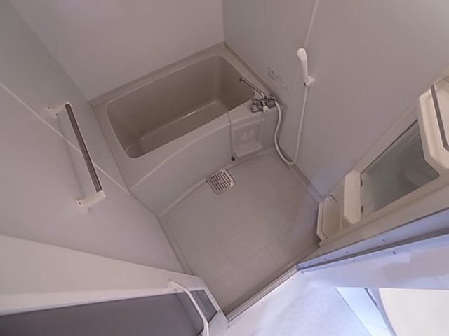 神戸市須磨区須磨本町１丁目のアパートの浴室