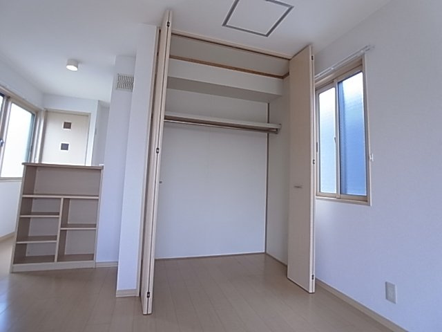 神戸市須磨区須磨本町１丁目のアパートの収納