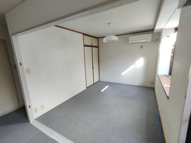 小林ビルの居間・リビング