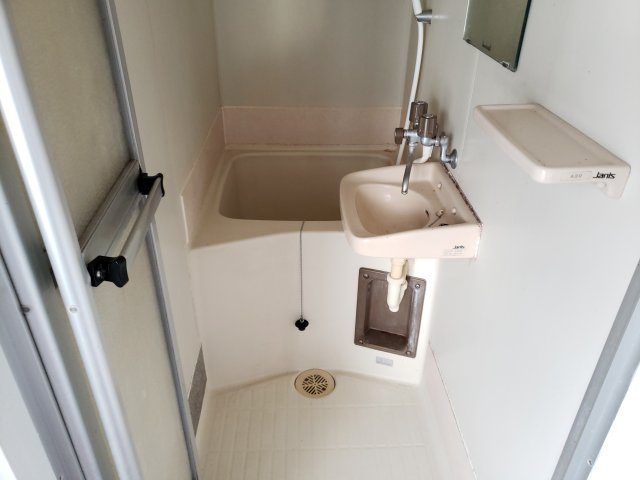 小林ビルの浴室