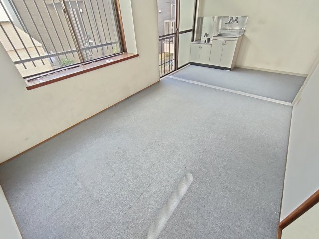 小林ビルの洋室