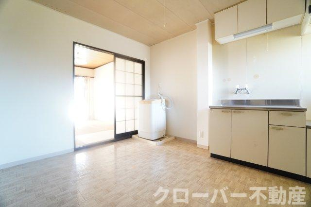 ハイツ林野Nの居間・リビング