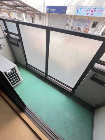 大阪市城東区関目１丁目の賃貸マンションのバルコニー