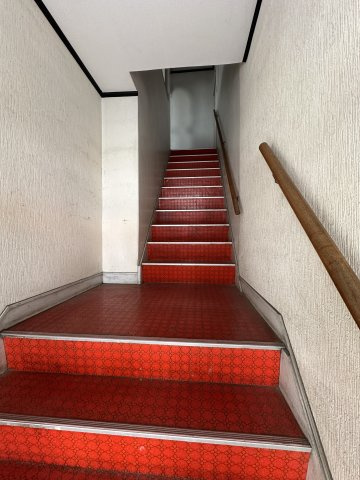 田町 貸事務所 ２Fのエントランス