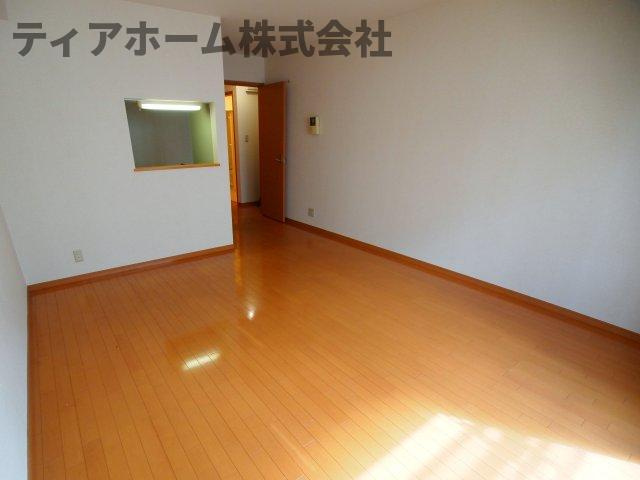 ジュネスコートの居間・リビング|ゆったりとした居間です