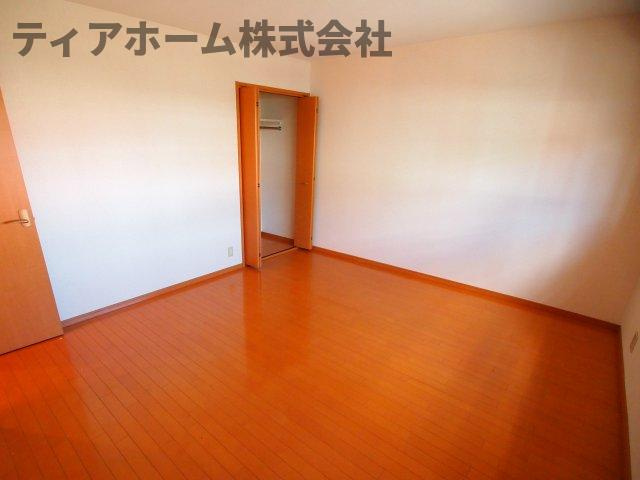 ジュネスコートの洋室|使い勝手のいい洋室です