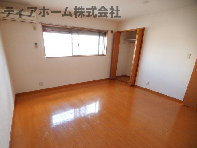 ジュネスコートの洋室|広々とした洋室です