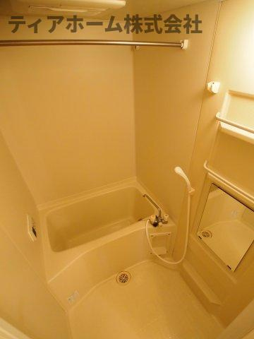 ジュネスコートの浴室|きれいなお風呂です