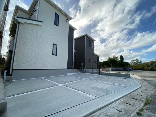 ハートフルタウン石川赤崎　全2棟　2号棟の駐車場