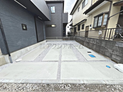 【駐車場】 | 入間市高倉1丁目・全4棟　新築一戸建　1号棟 | カースペース２台付き！通勤やレジャーなど、ライフスタイルを広げてくれますね