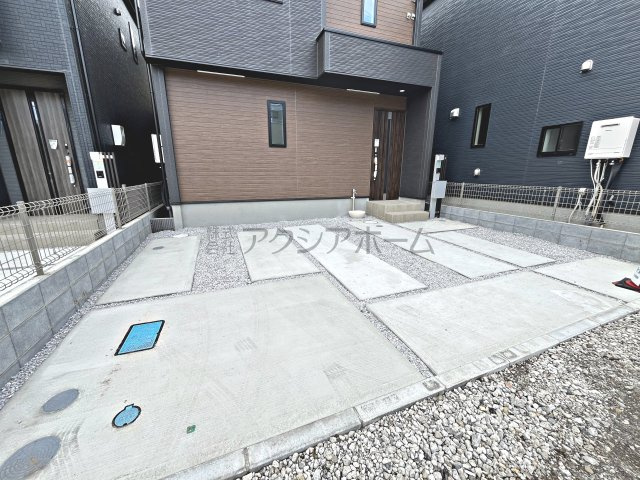 入間市高倉1丁目・全4棟　新築一戸建　2号棟　～駅徒歩10分～の駐車場|並列2台駐車可能なカースペース(車種による)