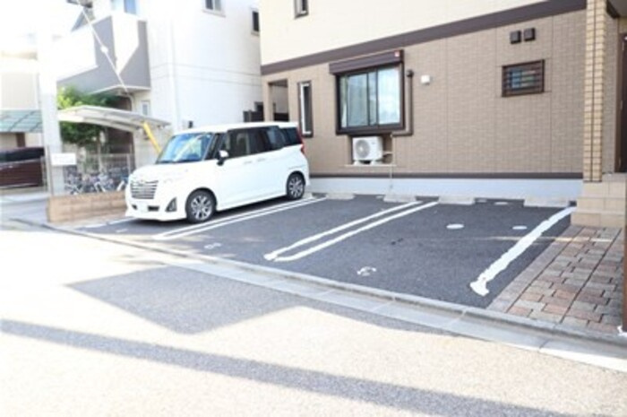 クラベールの駐車場