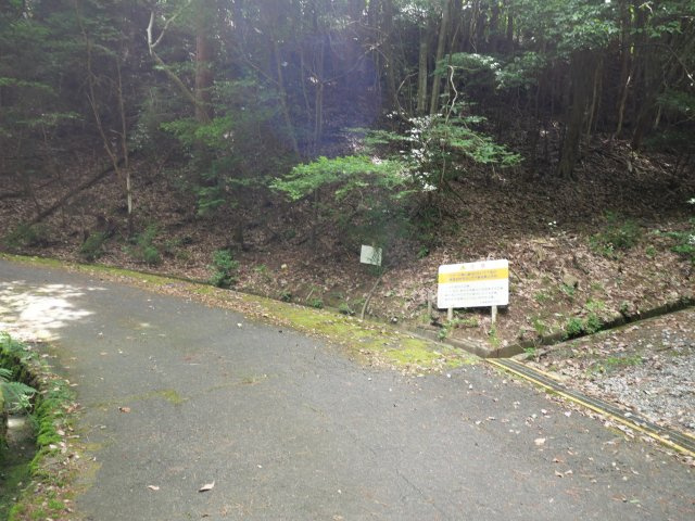 バラード青山①の前面道路含む現地写真