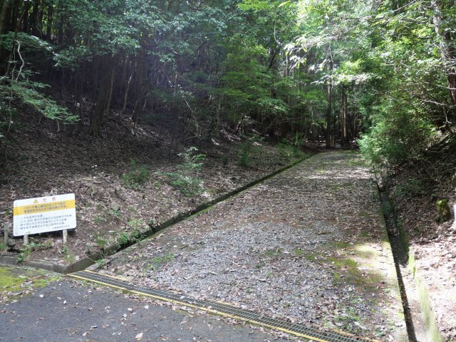 バラード青山①の前面道路含む現地写真