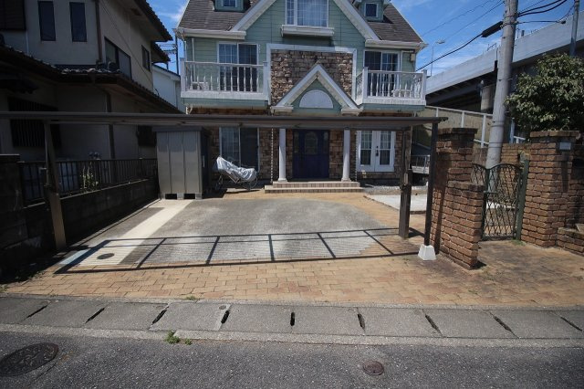 小山市西城南1丁目の駐車場|車も並列2台駐車可能です！