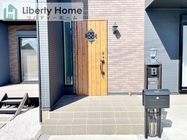 土浦市西根南2丁目　中古戸建のエントランス