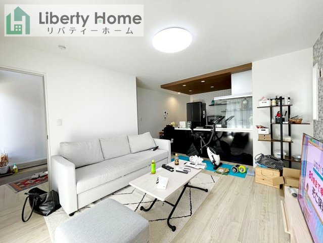 土浦市西根南2丁目　中古戸建の居間・リビング