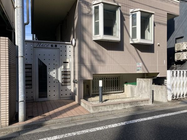 ニース松原のエントランス