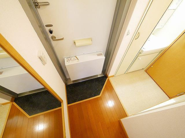 レオパレス南阪手の玄関|きれいな玄関です