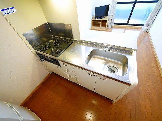レオパレス南阪手のキッチン|コンパクトなキッチンで掃除もラクラク