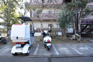 【駐車場】 | バイク置き場。空き区画の有無や駐輪料金、サイズおよび排気量規定などについては、改めてお問い合わせください。～即日のご見学可能～　お問合せはお気軽にどうぞ。