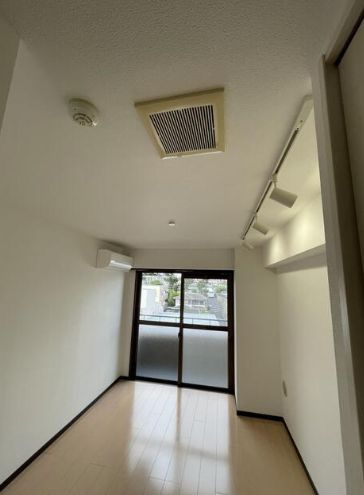 ルーラル五番館の居間・リビング