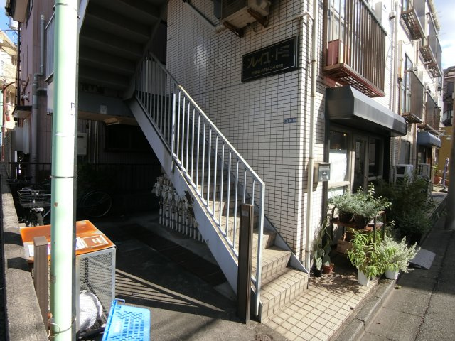 川崎市中原区木月１丁目の賃貸マンションのエントランス