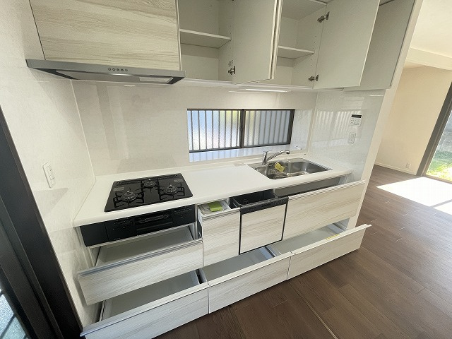 【キッチン】 | 筑紫野市美しが丘南４丁目 戸建て | 新品キッチンは食洗機つきなので、忙しい朝もサッと片づけできていつでもキレイなキッチンをキープできます