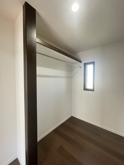 【収納】 | 筑紫野市美しが丘南４丁目 戸建て | 衣類をまとめて収納でき、季節物の家電製品や趣味のものもラクラクしまえます。