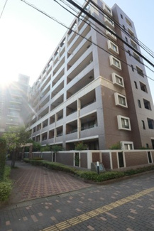 【外観】 | 始発駅の姪浜駅までは徒歩では30分弱、バス路線もあります。白十字病院すぐそばで、ショッピング施設も充実しています【駐車場空有】【石丸小 徒歩2分】