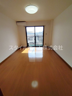 【居間・リビング】 | アーバンライフ吉胡台 | 別部屋写真です。