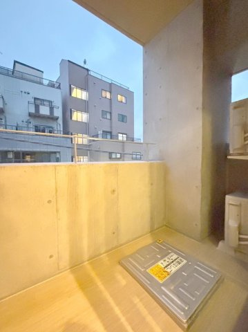 「防音マンション」ラシクラス新中野のバルコニー