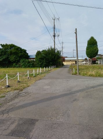 小山市松沼の前面道路含む現地写真