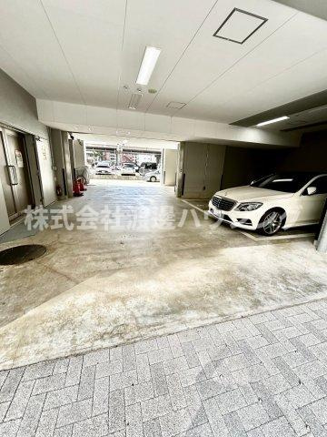 ノルデンタワー江坂プレミアムの駐車場