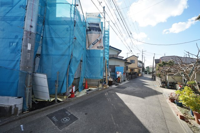 【横浜市旭区中沢1丁目19-8新築戸建て】★仲介手数料無料★（中沢小学校・旭中学校）の前面道路含む現地写真